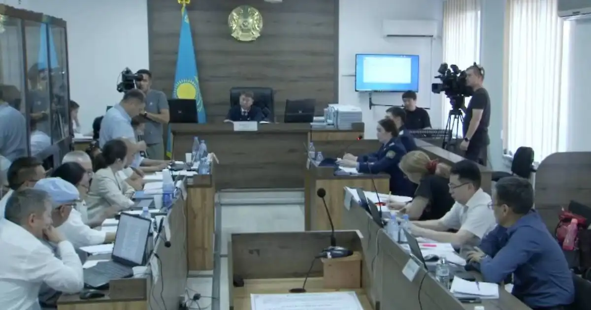 Шерзат ісі: Шекеевтің көмекшісіне сот залында сотталушылардың бірі қолмен қорқытатын «ишара» көрсеткен