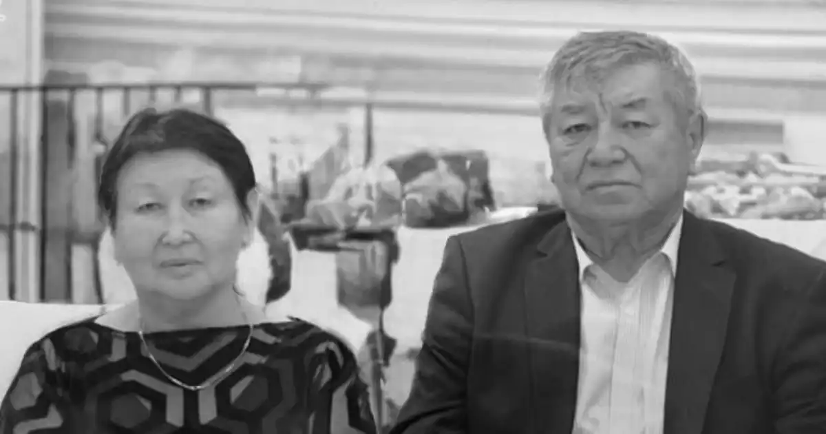 "Анасын 20 рет пышақтап, өгей әкесін балталап өлтірген”: Ақтөбеде әйелді кепілде ұстау оқиғасына қатысты сот басталды