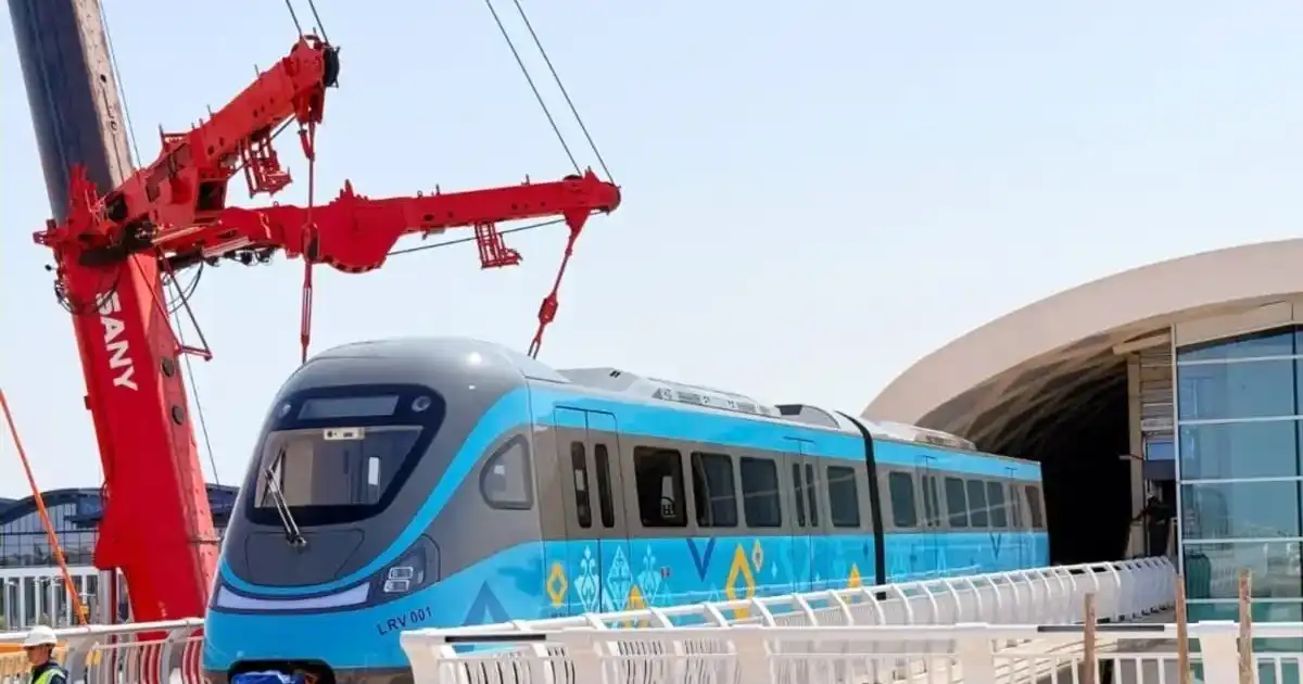 Астанада әуежай маңындағы станцияда LRT-ның бірінші вагоны пайда болды