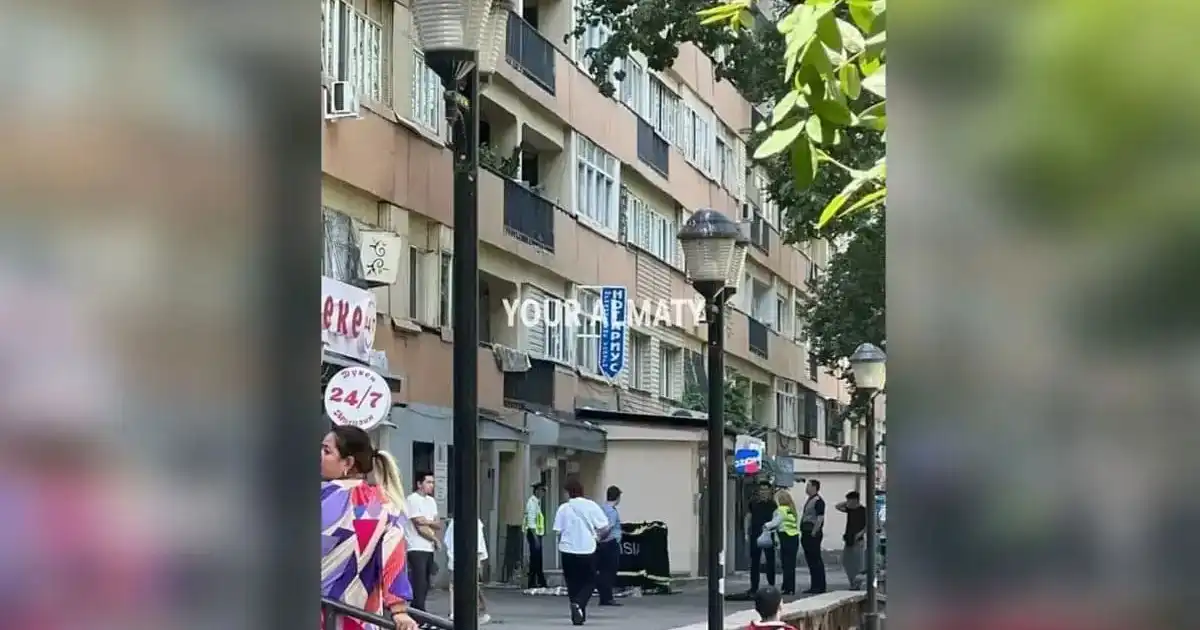 Алматыда қыз жетінші қабаттан секіріп кетті