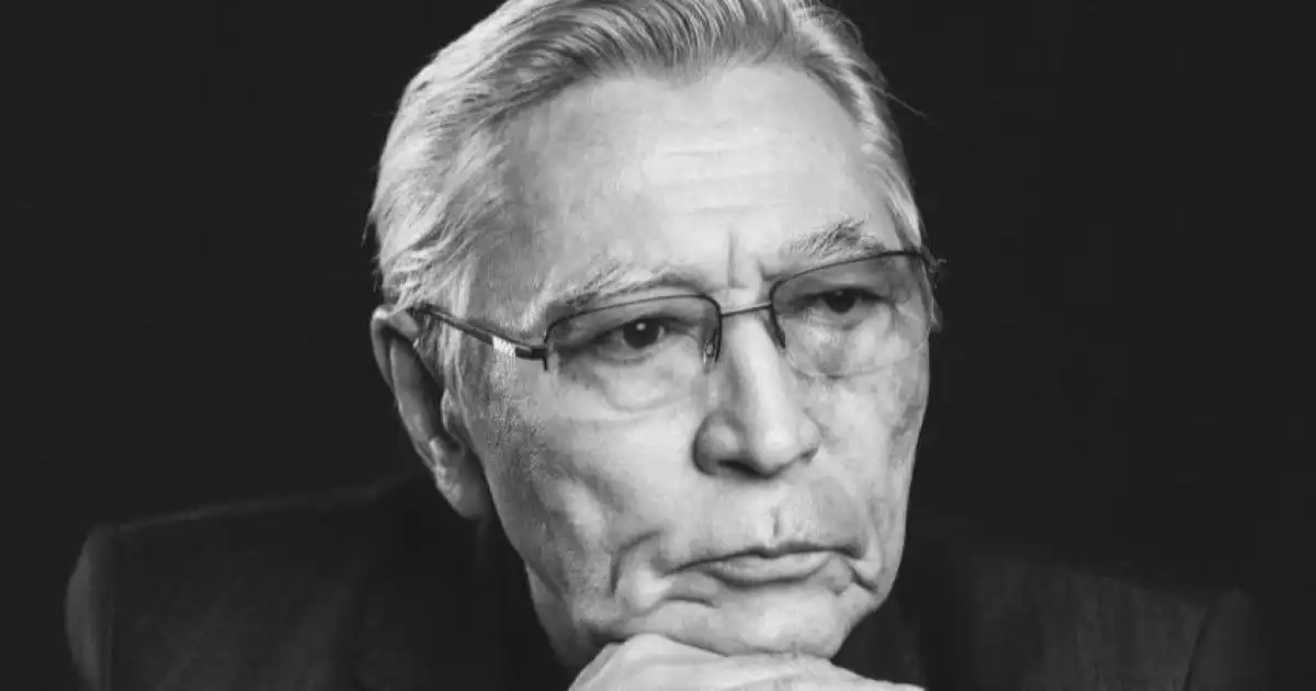Белгілі кинорежиссер Сламбек Тәуекел өмірден озды