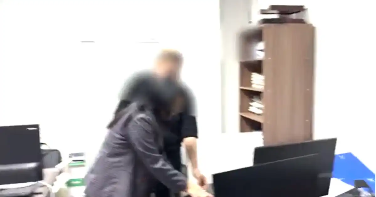 «Шымкент жастар театрының» директоры бірқатар лауазымды тұлғамен бірге 136 млн теңге жымқырған