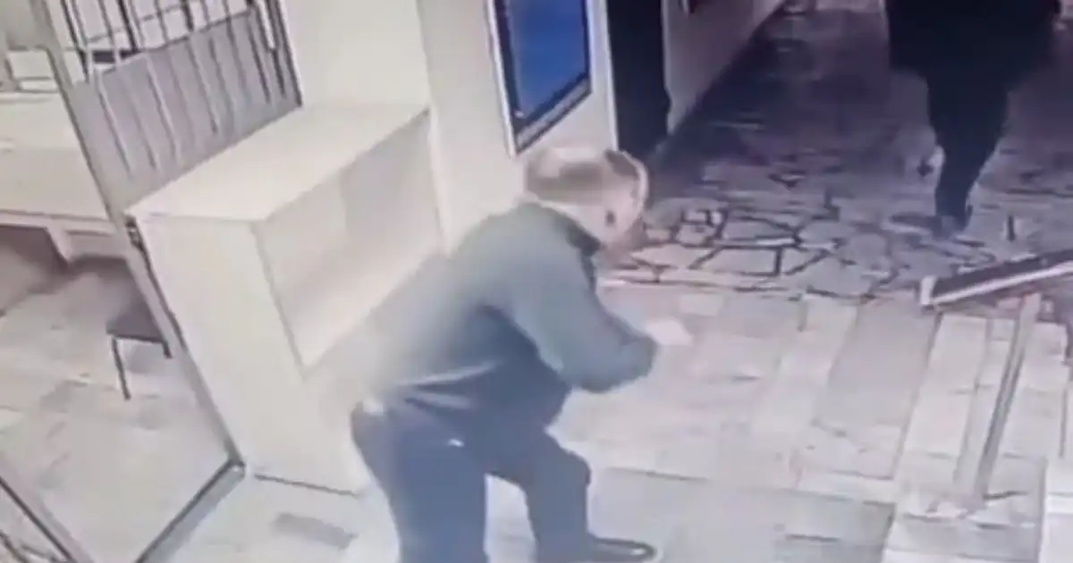 Қоластындағыларды "рогаткамен" атқан полиция бастығы қызметінен босатылды