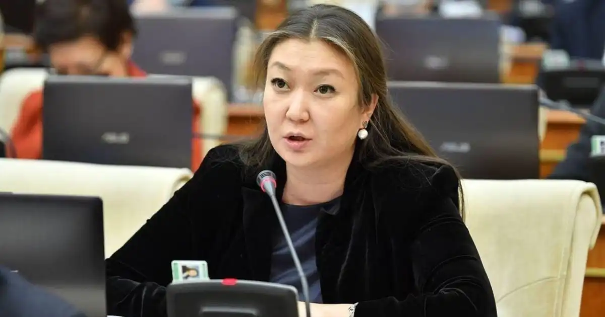 Омбудсмен балаларды Қонаевқа көшіру кезінде қыз есінен танып, бір баланың аяғы жарақаттанғанын айтты