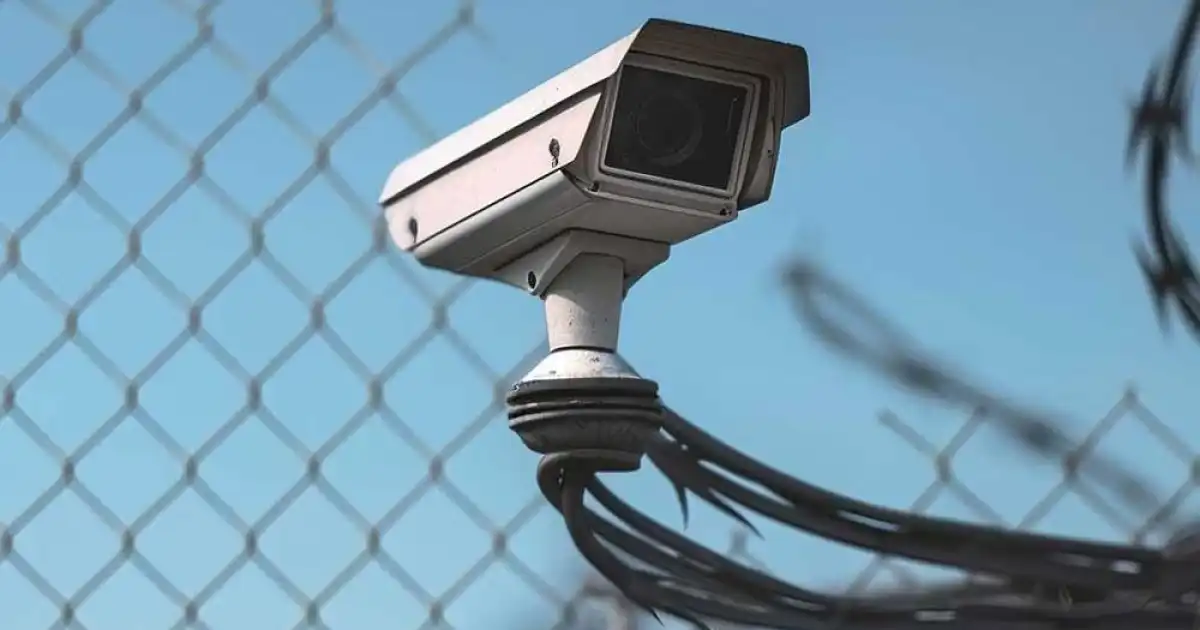 Шымкентте 13 сотталған адам бейнебақылау жүйесін істен шығарғаны үшін 6 жылдан қосымша мерзімге сотталды