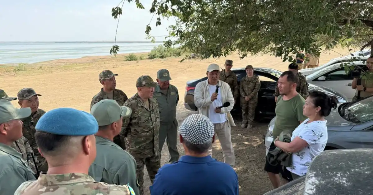 «Жеке заттары су бетіне шықан»: жоғалған әскери тікұшақ командирінің інісі мән-жайды айтты