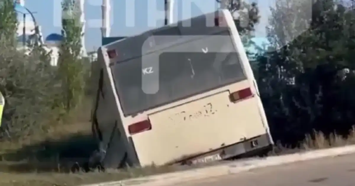 Астанада автобус апатқа ұшырап, 14 адам ауруханаға түсті