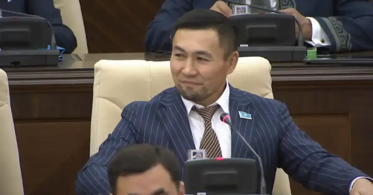 "Анасын қатты жақсы көреді": Әшімбаев Назаровтың әрекетіне пікір білдірді