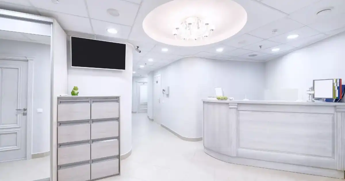 "203 млн теңгеге жалған жазбалар": Түркістан облысында дәрігер бір мезгілде бірнеше клиникада "қабылдаған"