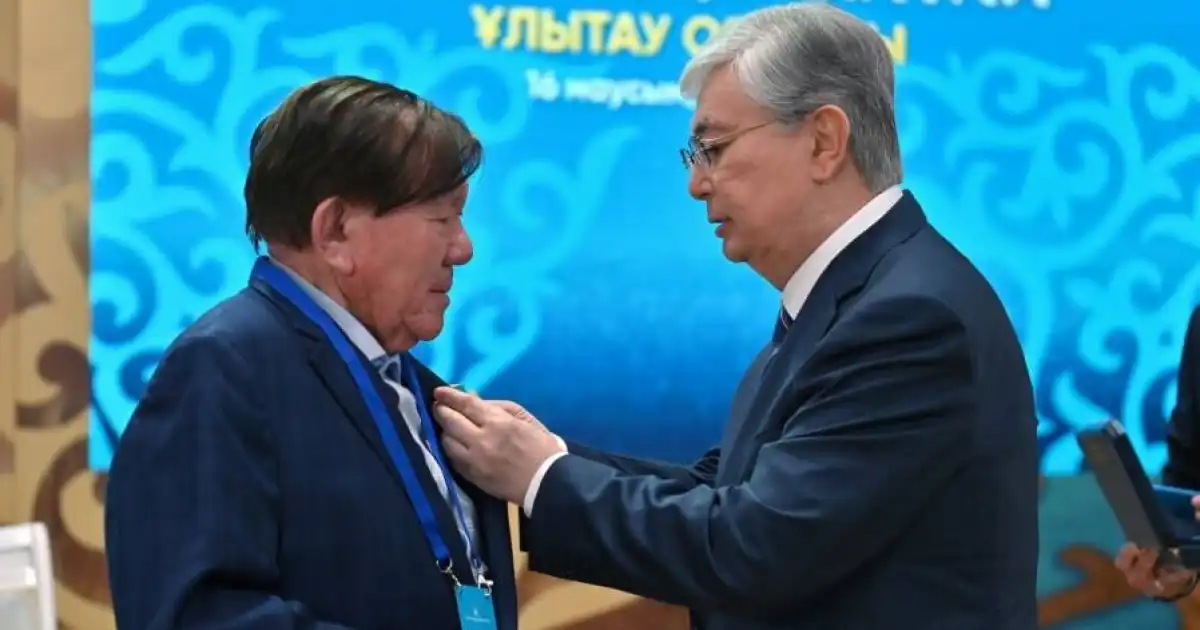 Тоқаев Мұхтар Шахановтың қайтыс болуына байланысты көңіл айтты