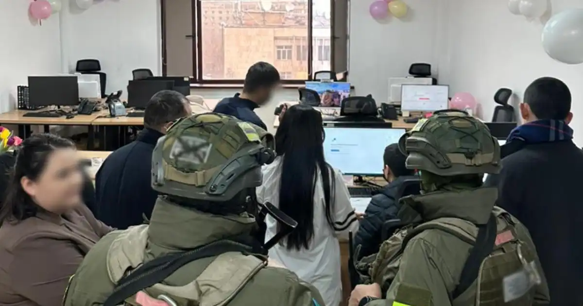 Астана мен Алматыда қазақстандықтардың жеке деректерін сатқандар ұсталды