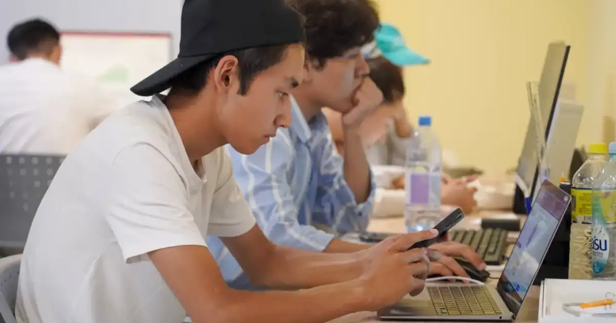 Түлек көп, грант аз: мемлекеттік тапсырыс қысқарған жағдайда жоғары білімді қалай алуға болады?