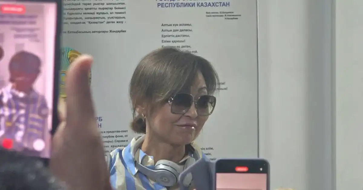 «Мені қорғауға бес адвокат та келіспеді»: журналист Гүлнәр Бажкенованың соты басталды