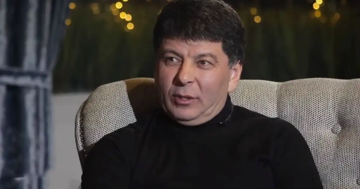 "Түркістанда тұрады, есімі Сабина"": танымал әзілкеш тоқалымен көзге түсті