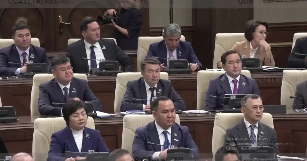 Әдеп ережесін бұзған Құрылтай депутаттарының жалақысы қысқаруы мүмкін