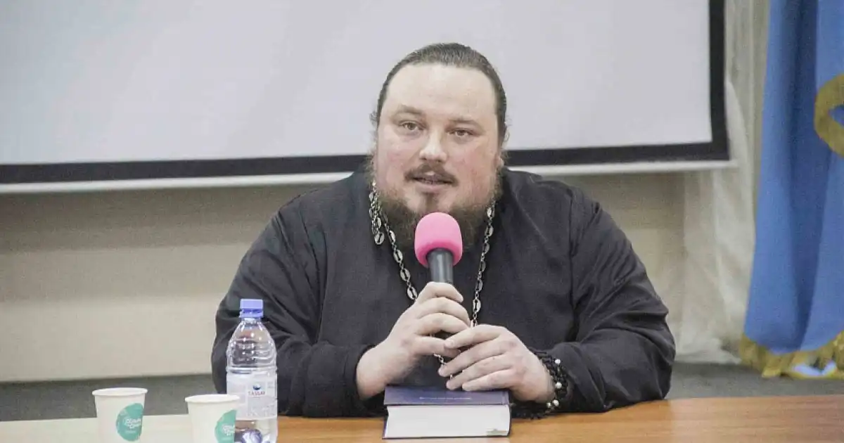 Аса ірі мөлшердегі заңсыз есірткі айналымы: бұрынғы дін қызметшісіне қатысты сот басталды