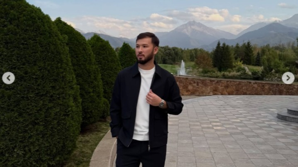 «Жұрт тағы қосып жүрмесін»: Арман Қоңыр өзін басқа қызбен жүр дегендерге жауап берді