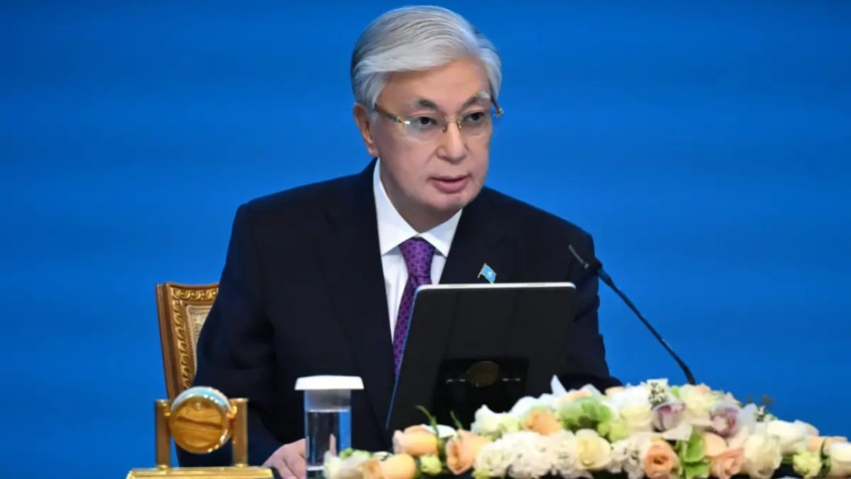 Тоқаев: Қазақ тілінде бір ауыз сөз айта алмау білімсіздіктің белгісіне айналды