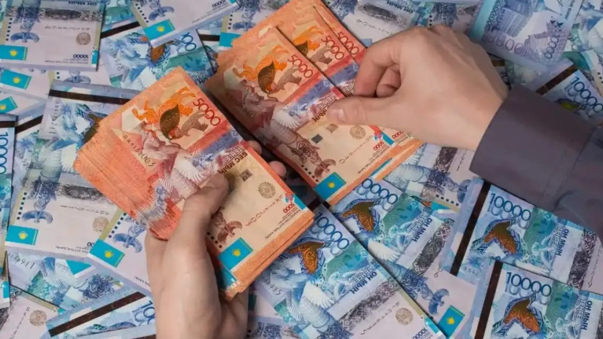 Ақтөбеде жүк көліктерінен пара алған инспектор сотталды