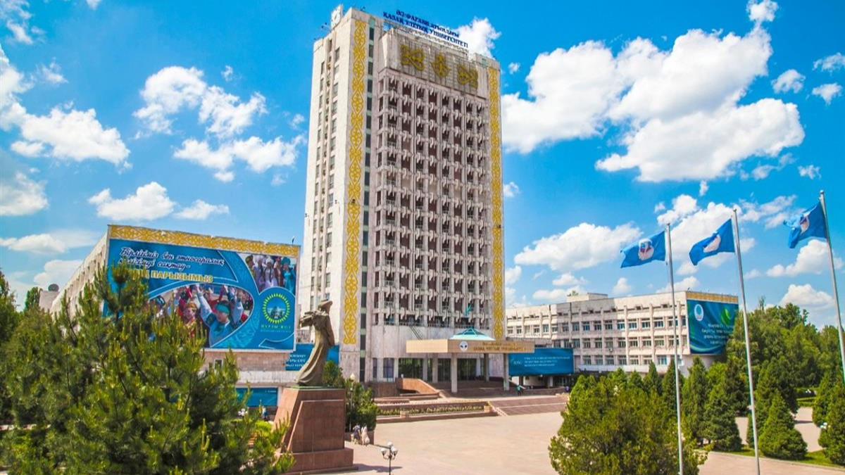 ҚазҰУ-да шу шықты: 38 жыл еңбек еткен оқытушыны дәріс үстінде жұмыстан босатты