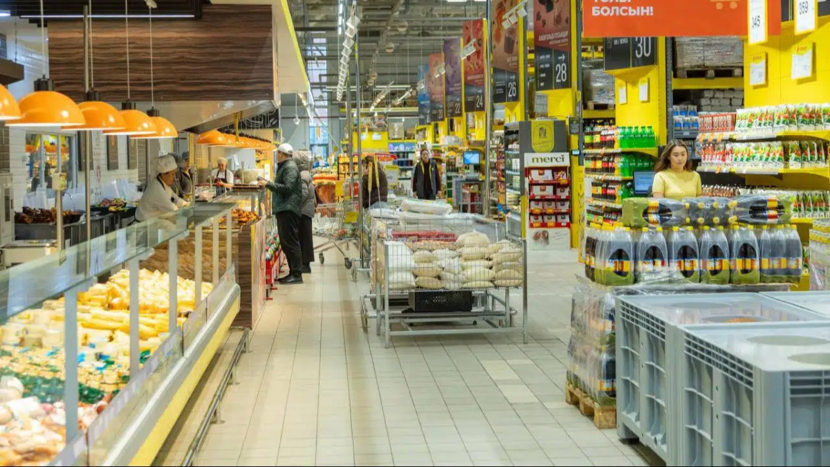 Республика күніне орай тауарлар 50%-ға дейін арзандады: дүкендер тізімі жарияланды